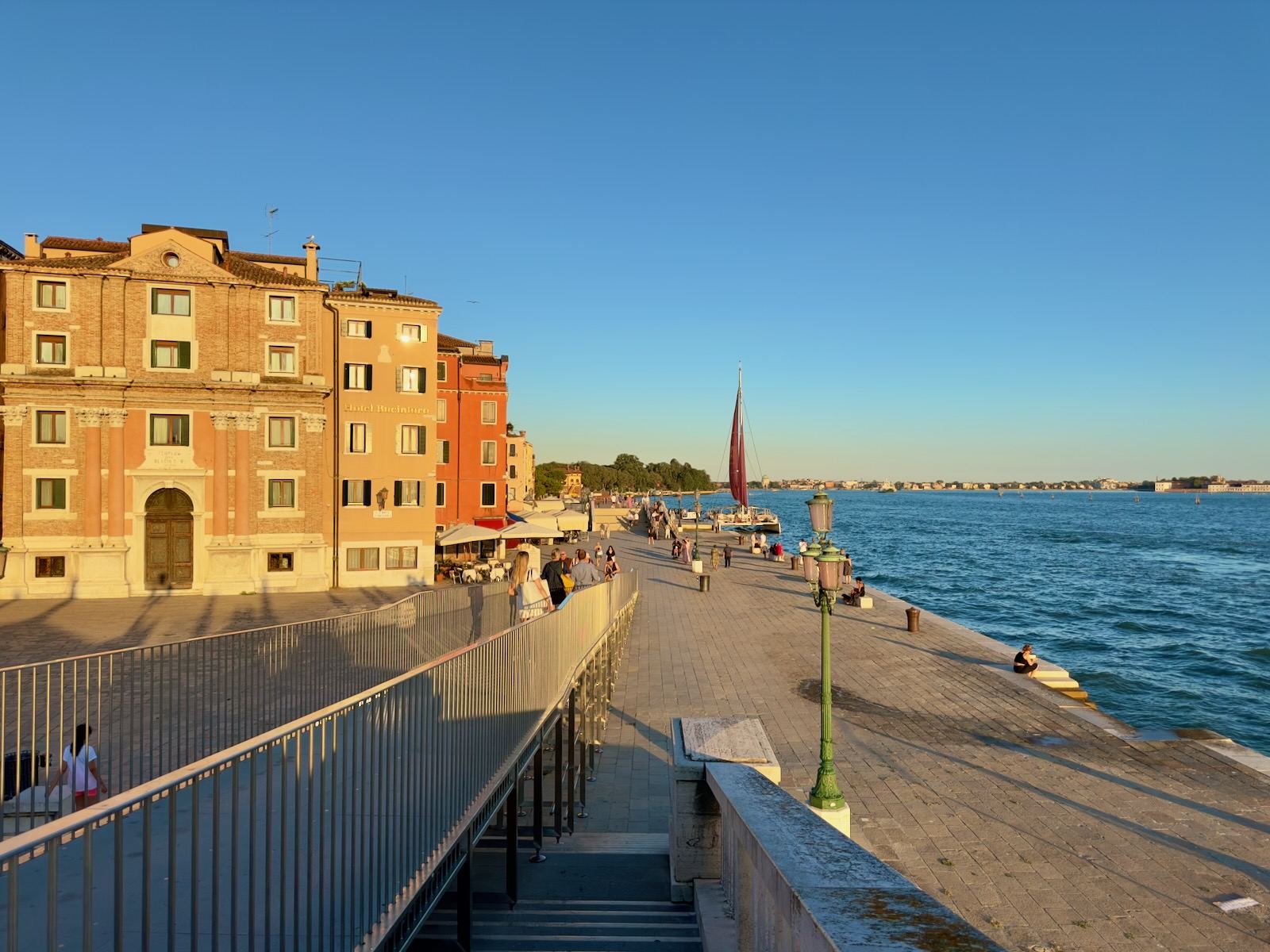 NOTEVOLE CASTELLO (il percorso si effettua in diverse passeggiate)